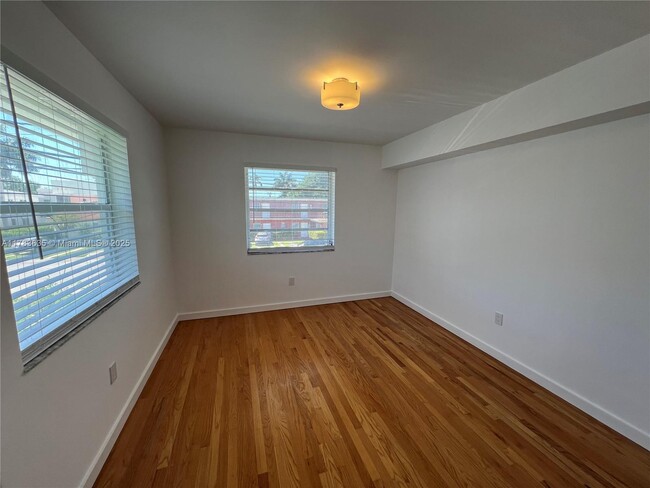 Building Photo - 531 NE 82nd Terrace