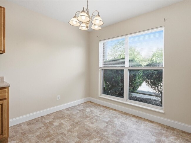 Building Photo - City of Maryville 37801 - Beautifully Updated 2-Bedroom, 2.5-Bath Townhome. Contact Vicki Everbac...