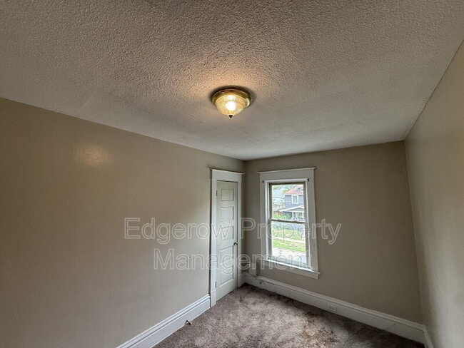 Building Photo - 915 Neland Ave SE