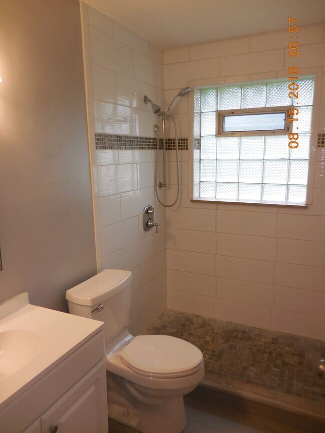 Building Photo - Gorgeous Two Bedroom/Two Full Bath Renovated Home In Kettering w/Full Finished Basement