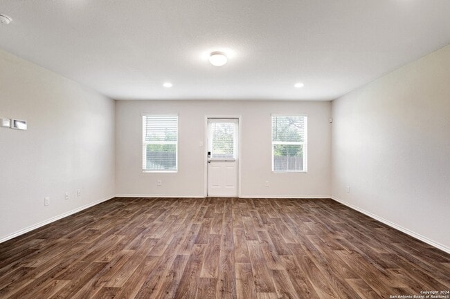 Building Photo - 2850 Lindenwood Run