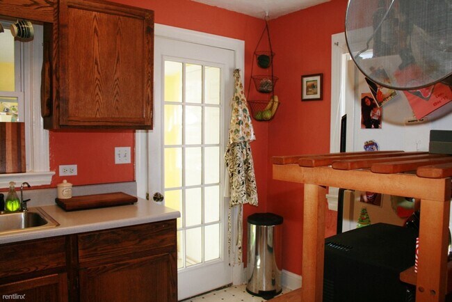 Building Photo - 2 br, 1 bath House - 1202 Cherry Avenue