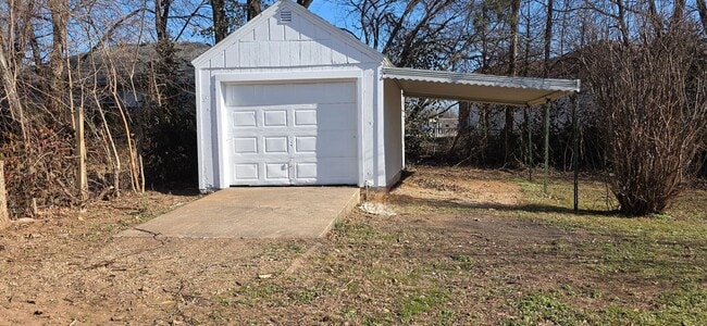Building Photo - 3 Bedrooms! 2 Baths! Beautifully Updated! $1195 Close to MSU!