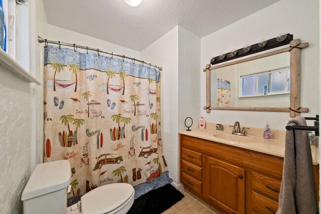 Building Photo - Charming 3 Bedroom Home Plus Casita