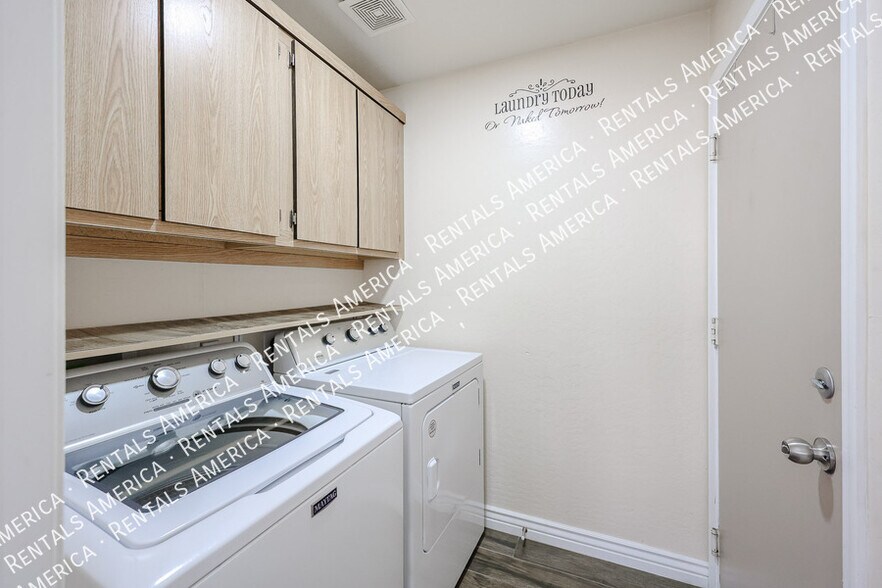 Building Photo - 15428 W Mauna Loa Ln