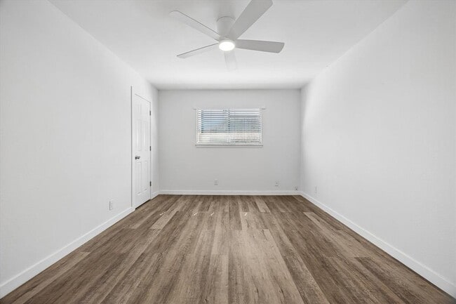 Building Photo - 1411 Fairfield Dr