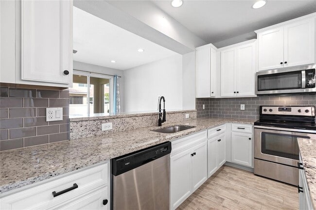 Building Photo - 5007 Sunnyside Ln