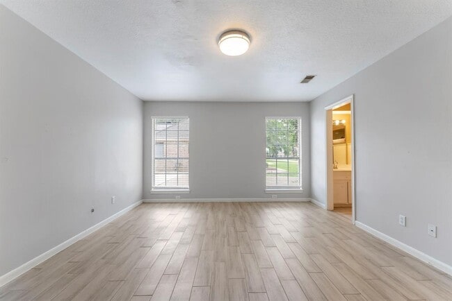 Building Photo - 10310 Great Plains Ln