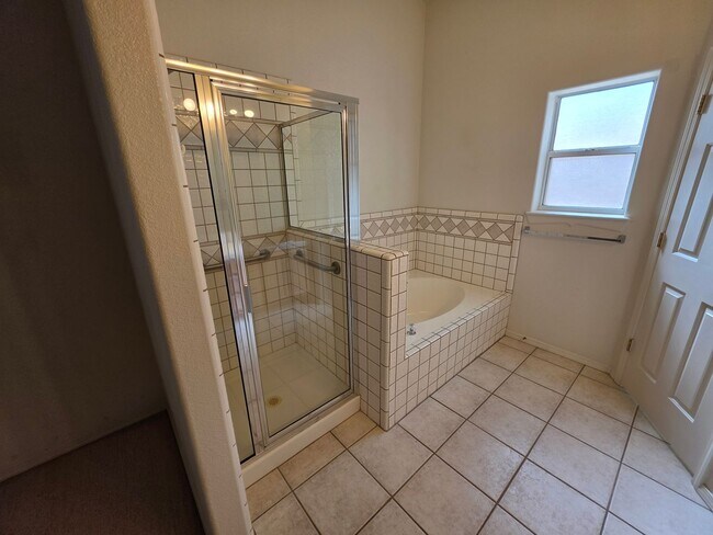 Building Photo - Spacious 3-Bedroom Home with RV Parking & 3-Car Garage in Bullhead City