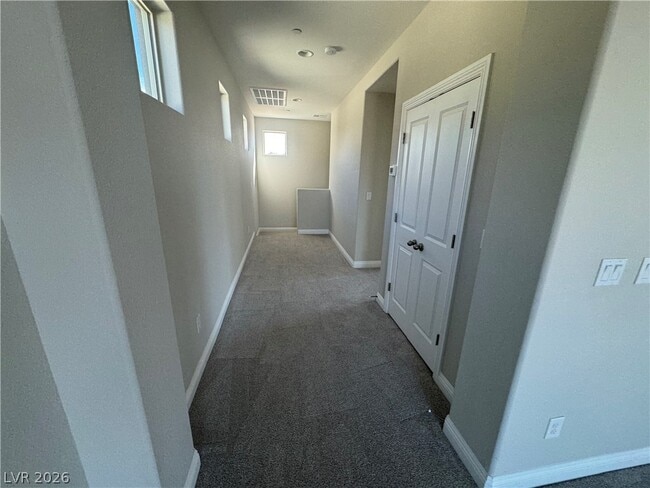 Building Photo - 1051 E Sunset Rd