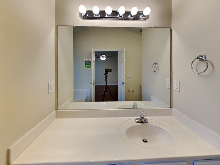 Building Photo - 761 Sugar Oak Ln