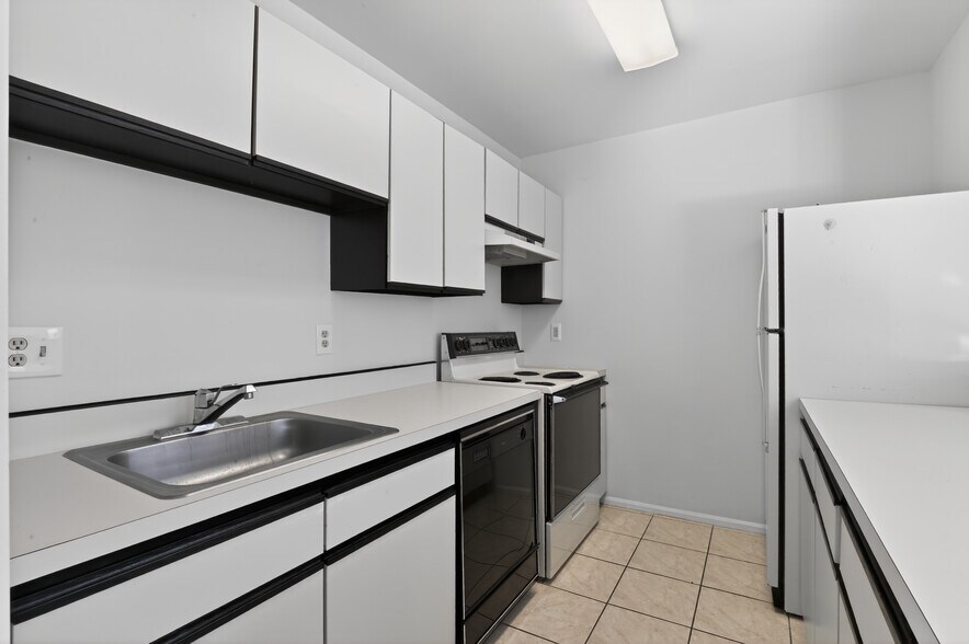Building Photo - 2701 Canyon Ct