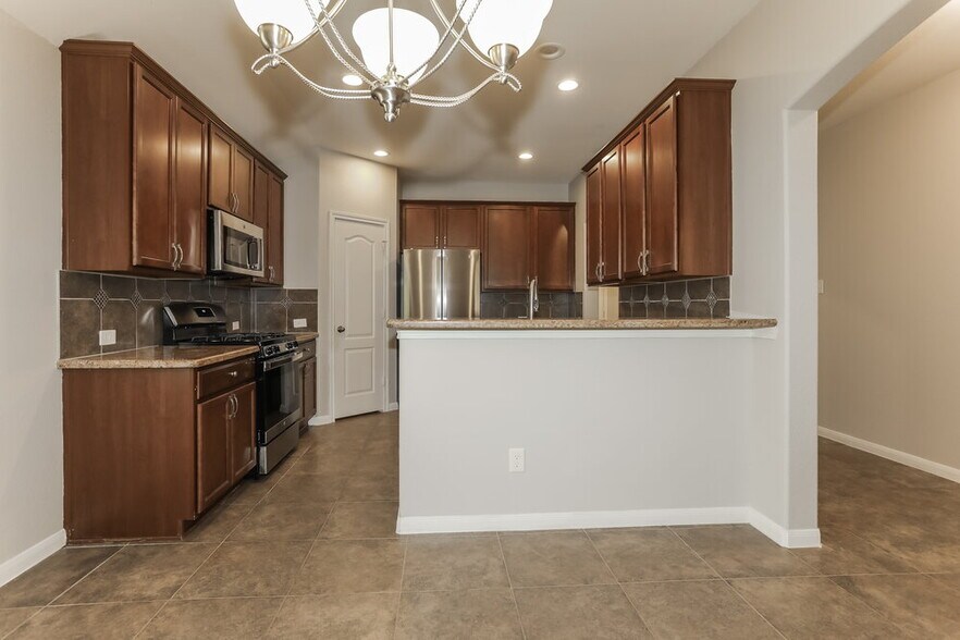 Building Photo - 961 Doire Dr