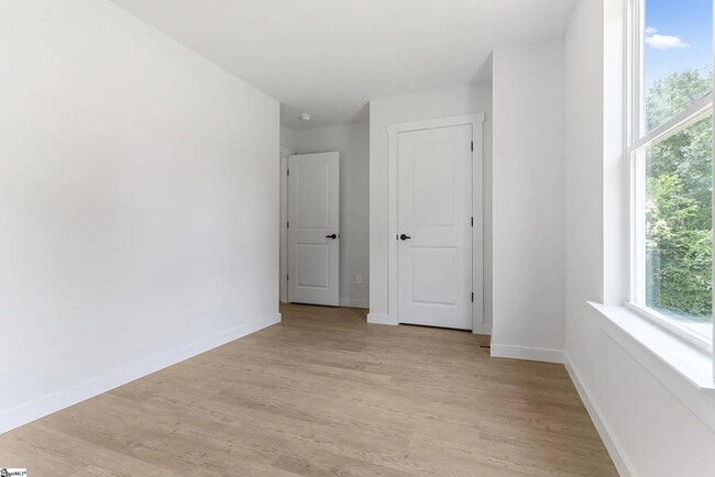 Building Photo - 18 Catawba Ave