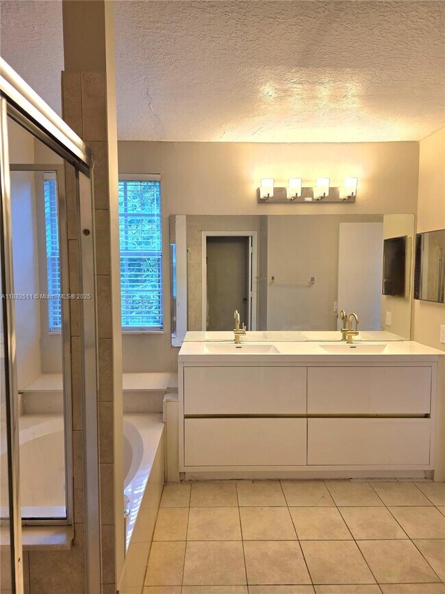 Building Photo - 584 Cambridge Dr