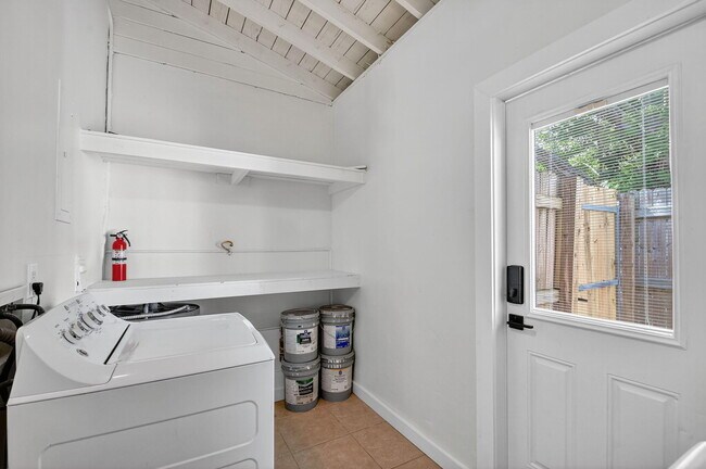 Building Photo - 5009 Spruce Ave