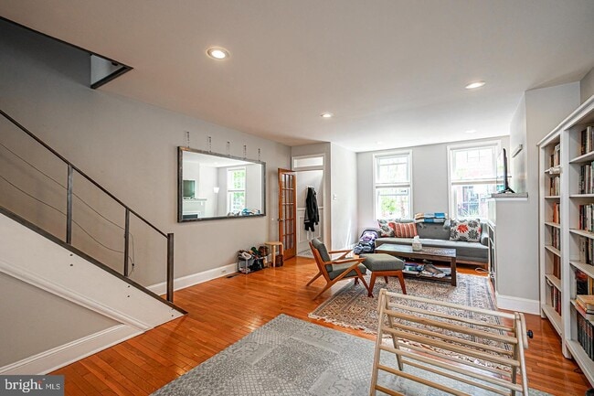 Building Photo - 2035 Carpenter St