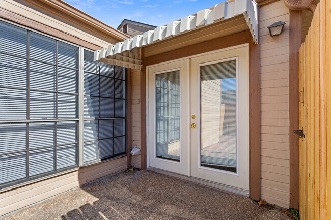 Building Photo - 3343 Chimney Pl Dr