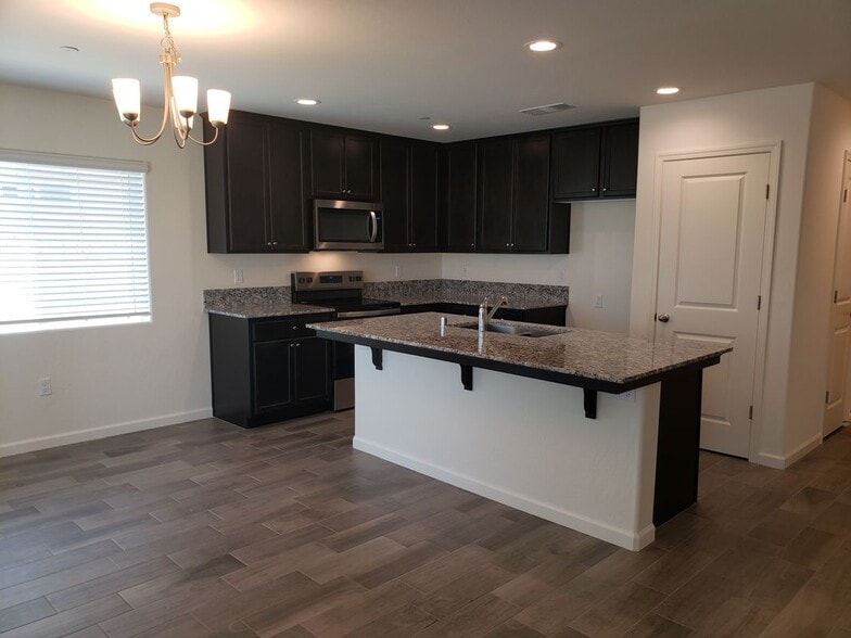 Building Photo - 2327 N Chateau Wy