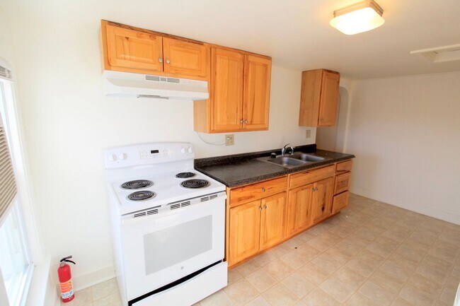 Building Photo - Studio apartment next to EMU for rent! - 1131-A Shenandoah St.