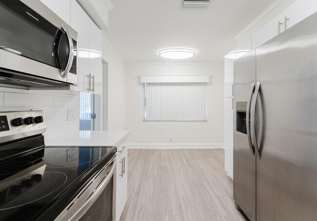 Building Photo - 302 NE 36th St