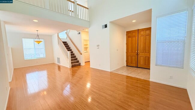 Building Photo - 1023 Vista Pointe Cir