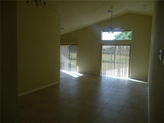 Building Photo - 515 Calamondin Way SW