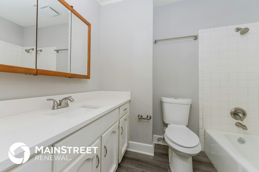 Building Photo - 501 SW Shamrock Pl