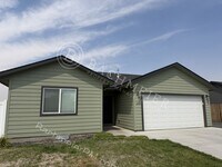 Building Photo - Beautiful Newer 3-Bedroom, 2-Bathroom Single-Family