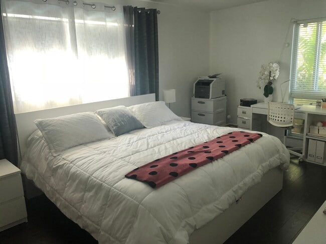 Building Photo - 9971 W Bay Harbor Dr