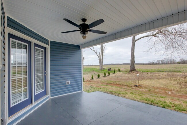 Building Photo - 127 Riverbend Dr
