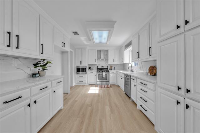 Building Photo - 217 Palomino Dr