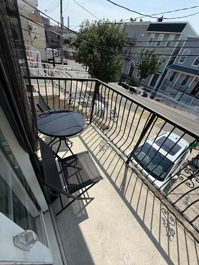 Building Photo - 208 68th St