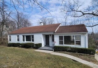 Building Photo - 401 Hyde Park Dr