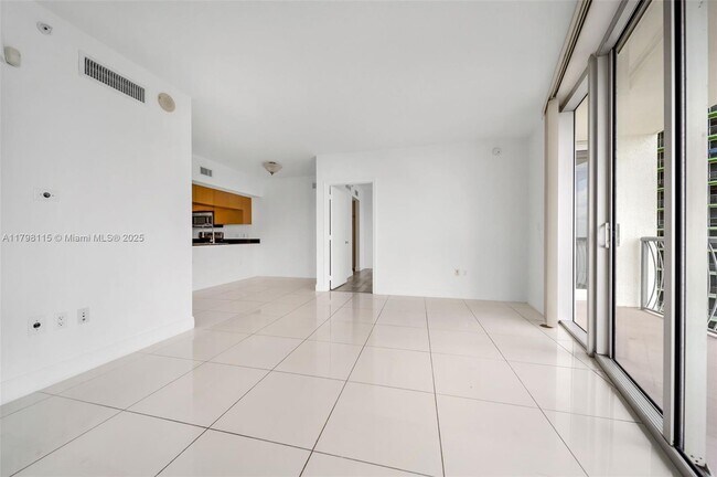 Building Photo - 1750 N Bayshore Dr
