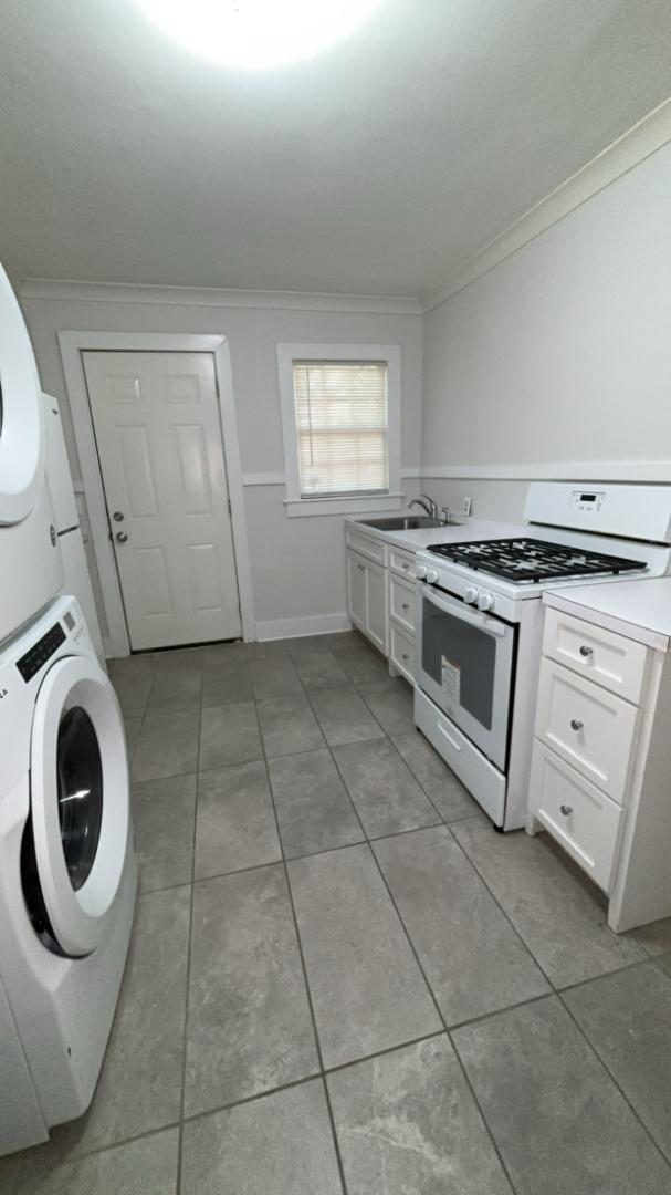 Primary Photo - 807 Riverview Dr