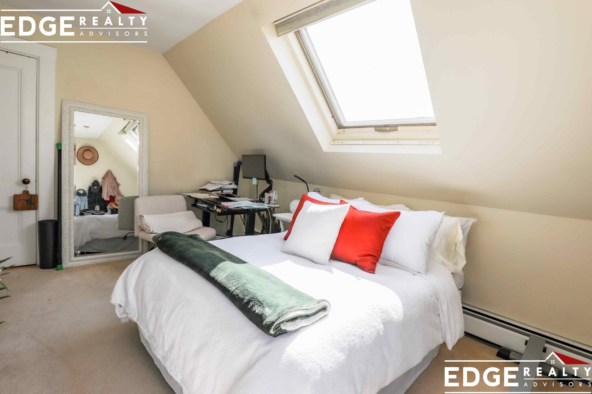 Building Photo - 81 Surrey St