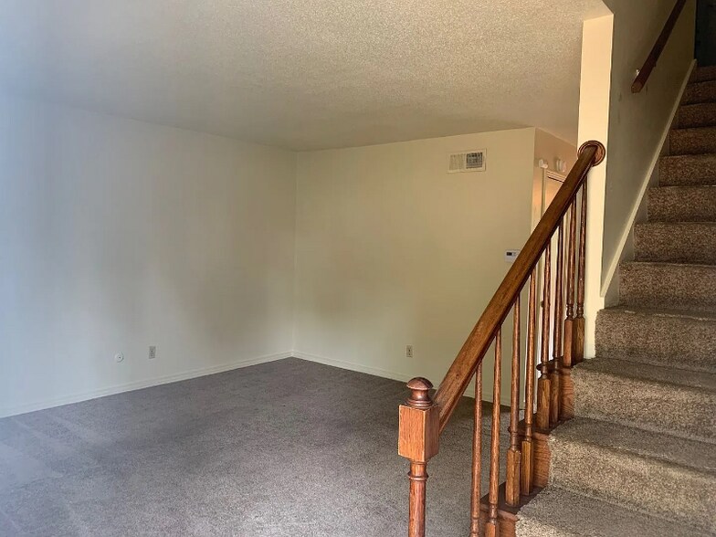 Building Photo - 602 W Scenic Dr