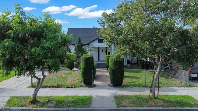 Building Photo - 4059 Denker Ave