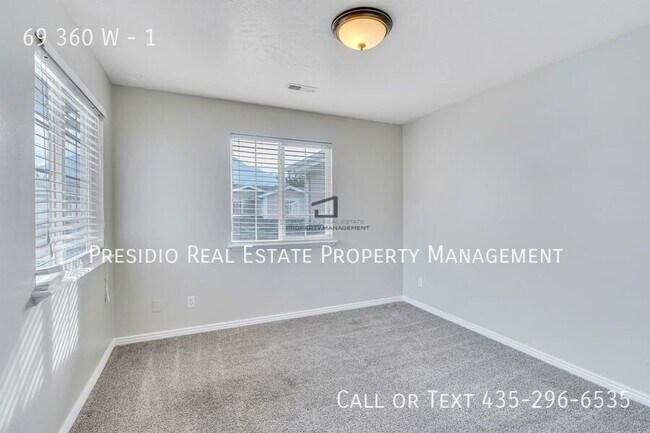 Building Photo - 69 360 W