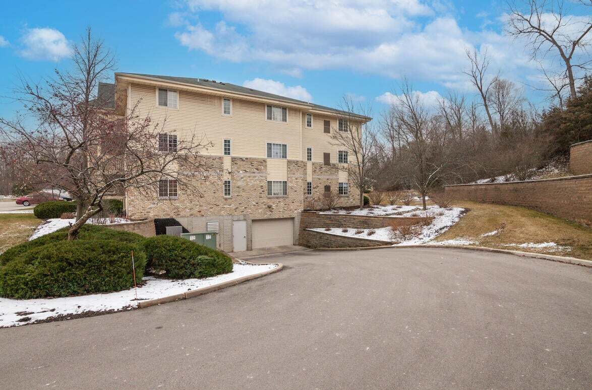 Building Photo - 530 Windstone Dr