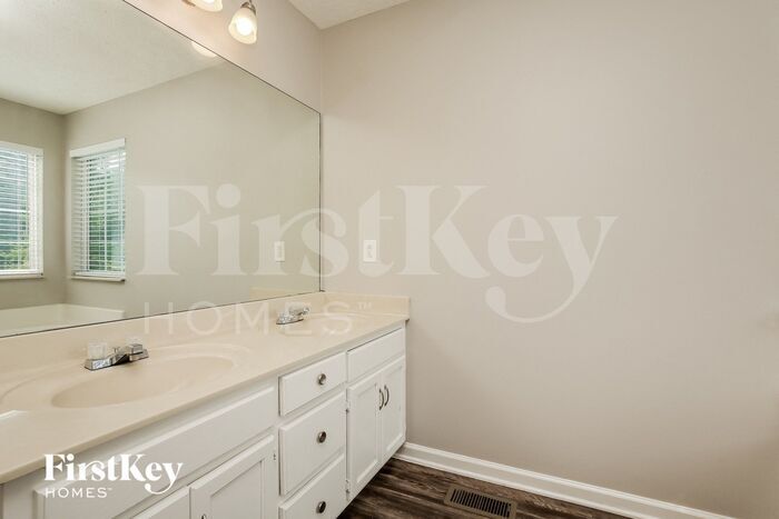 Building Photo - 6005 Monroe Crossing