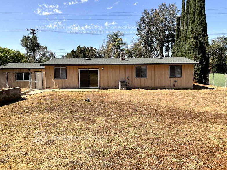Building Photo - 2243 Avenida Del Diablo