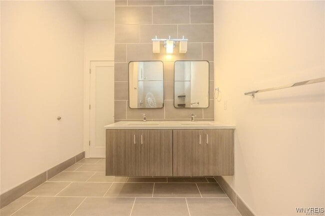 Building Photo - 1020 Elmwood Ave