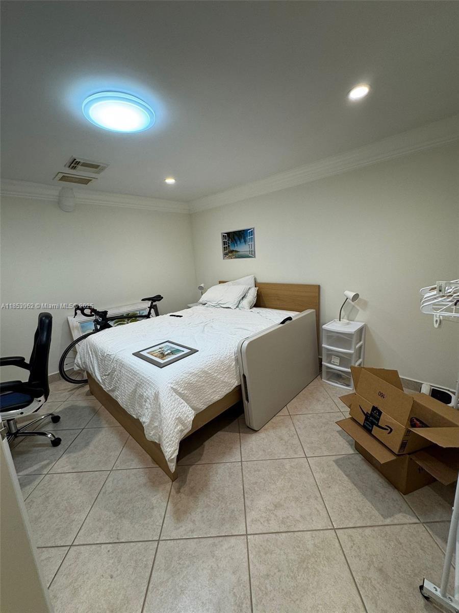Building Photo - 10085 Bay Harbor Ter