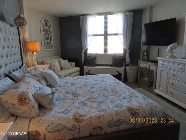 Building Photo - 1415 Ocean Shore Blvd