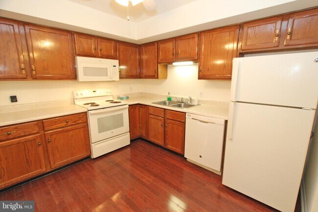 Building Photo - 185 Valley Stream Cir