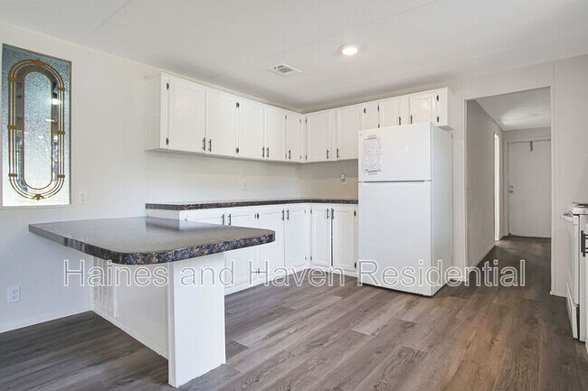 Building Photo - 322 Clearwater Lake Dr