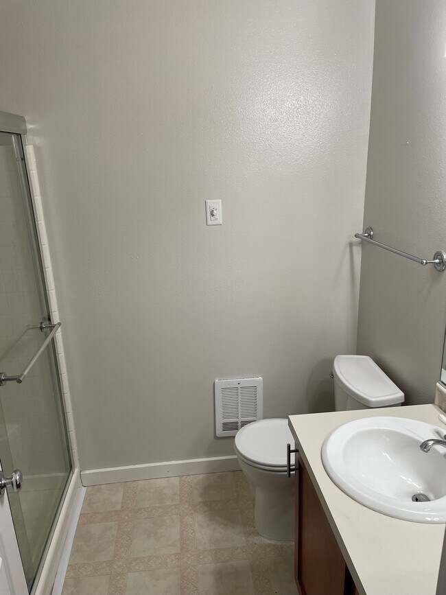 Building Photo - 1935 NE 50th Way