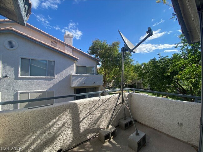 Building Photo - 3152 Tarpon